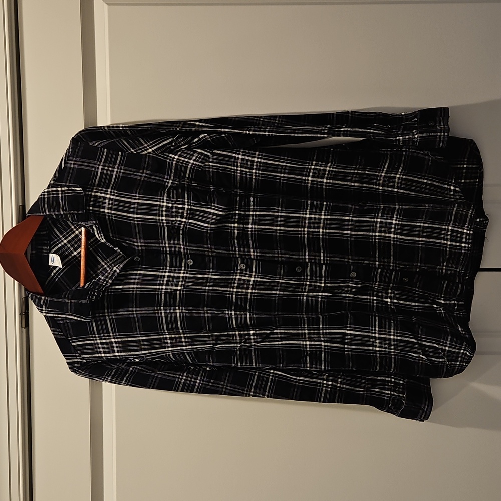 Black/white plaid shirt